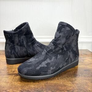 Soul by Naturalizer Size 9.5 Wide Indie Ankle Boots Camo Water Repellent Fleece